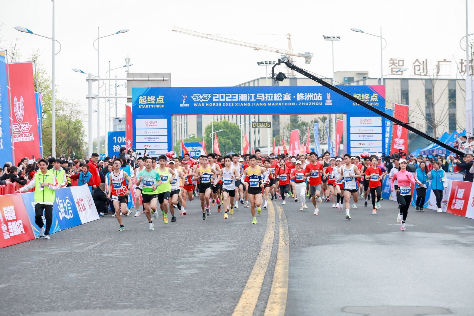 敢为人先·与湘江奔跑 ｜战马2023湘江马拉松株洲站鸣枪起跑！