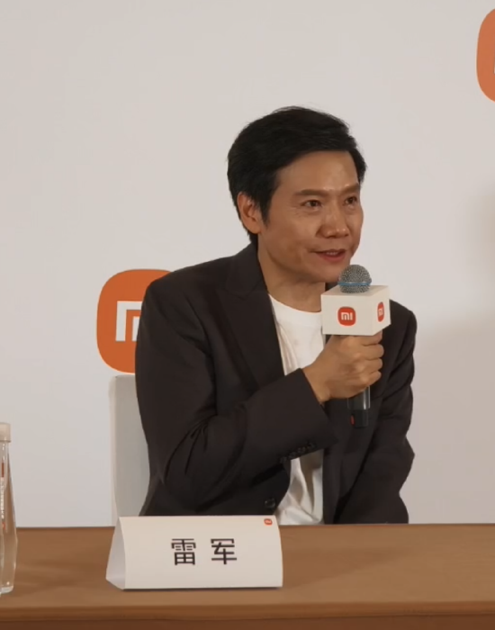 对话雷军：在强大同行压力下，小米早就放弃了速胜