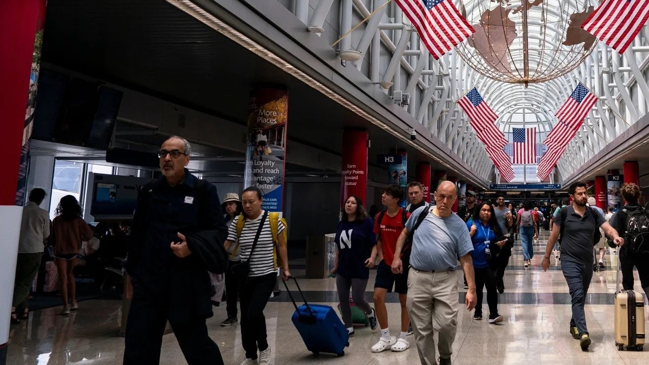 政府停摆致人手紧张 美多个城市航班大面积延误